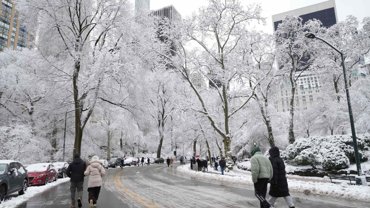 New York ve çevresinde kar yağışı etkisini gösterdi