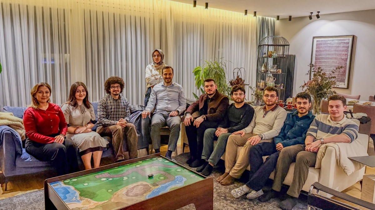 AK Parti İstanbul İl Başkanı Abdullah Özdemir ilk iftarını öğrencilerle yaptı