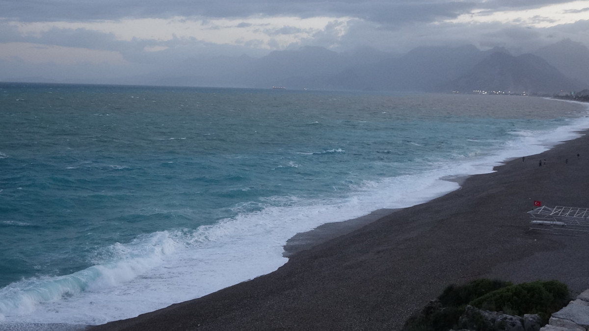 Deniz manzarası izlerken dalga ile açığa sürüklendiler; 2 kardeş kurtuldu, kuzenleri öldü