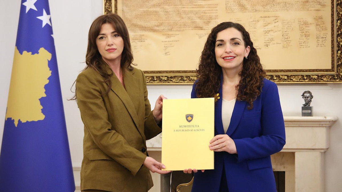 Görev süresi sona eren Kosova Cumhurbaşkanı Osmani yetkilerini Meclis Başkanına devretti