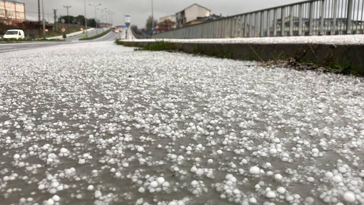 İstanbul'da sağanak ve dolu etkili oldu