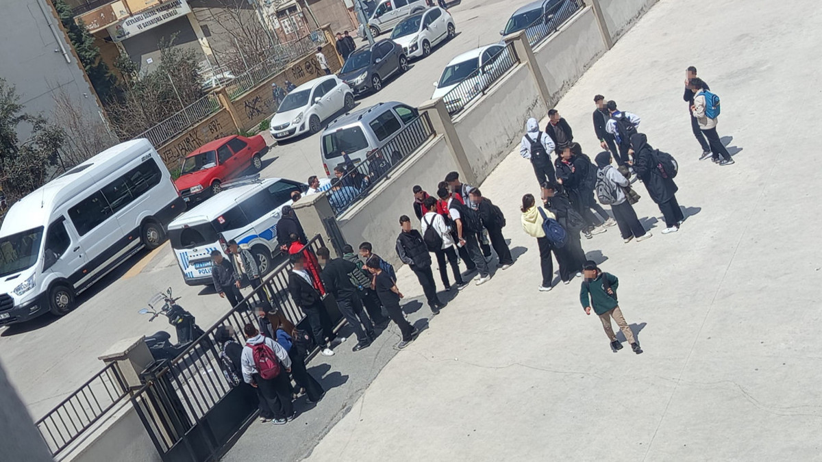 Bir panik de Gaziantep'te yaşandı! Lise önünde kurusıkı tabancayla saldırı