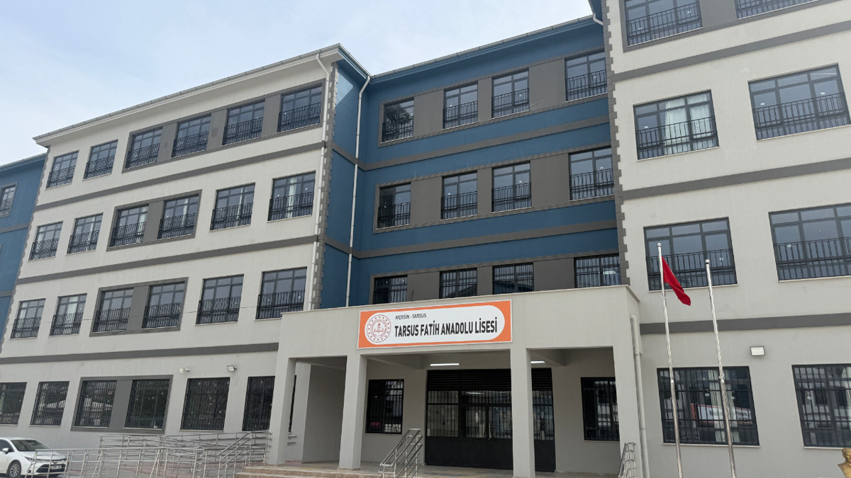 Mersin'de bir lise öğrencisi silahla yakalandı