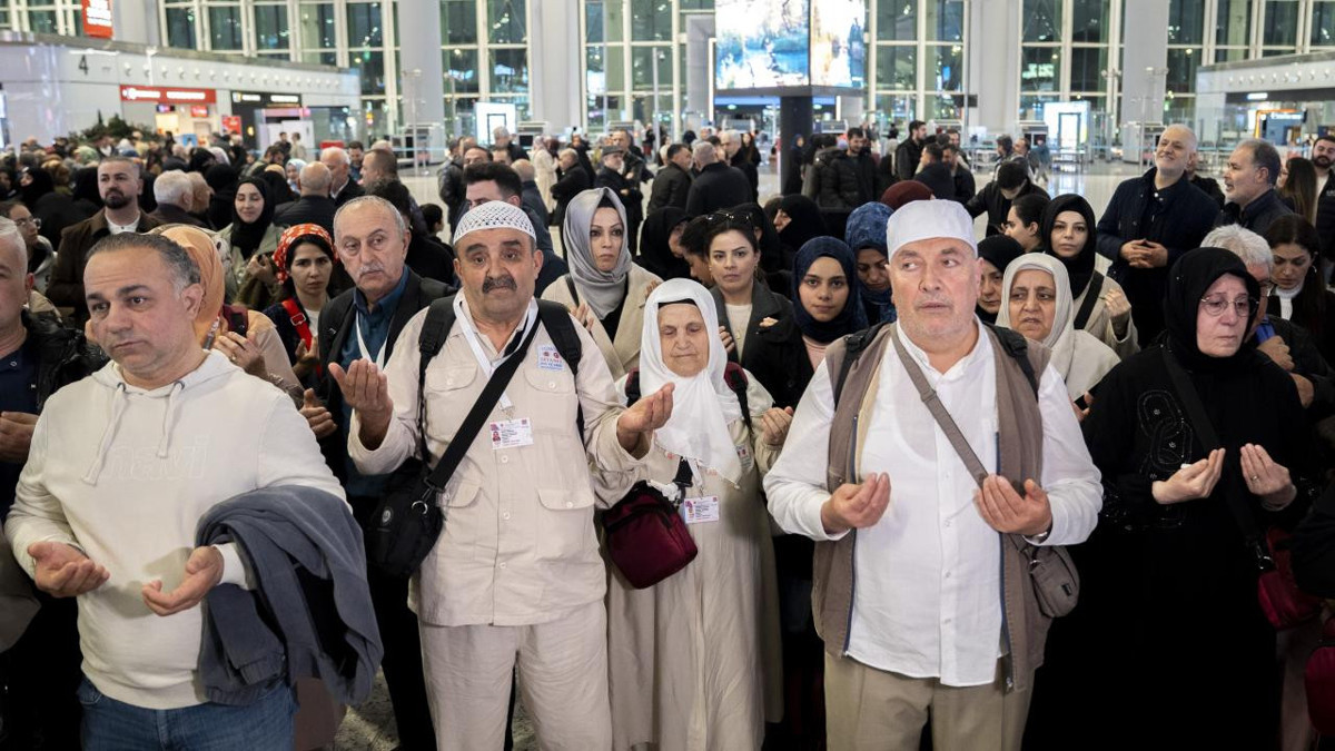 İstanbul’dan ilk hac kafilesi yola çıktı