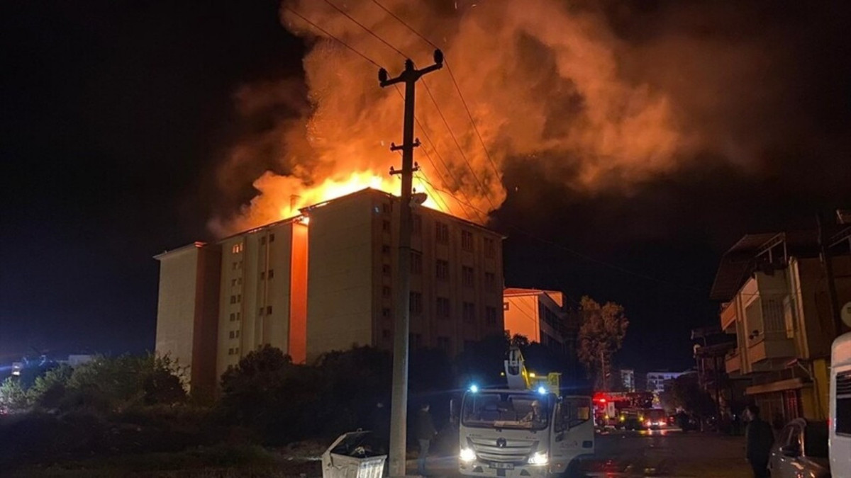 Lise yurdunda yangın paniği: Öğrenciler tahliye edildi