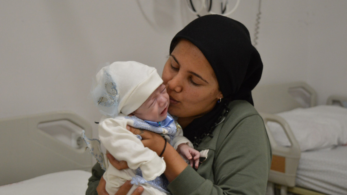 İç organları göğüs kafesinde doğan Reyyan bebek, ameliyatla sağlığına kavuştu