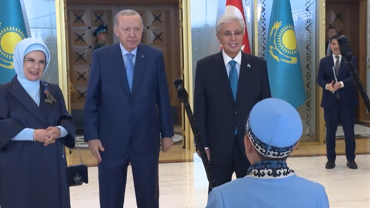 Cumhurbaşkanı Erdoğan Kazakistan'da 'Dombra' ile karşılandı: 