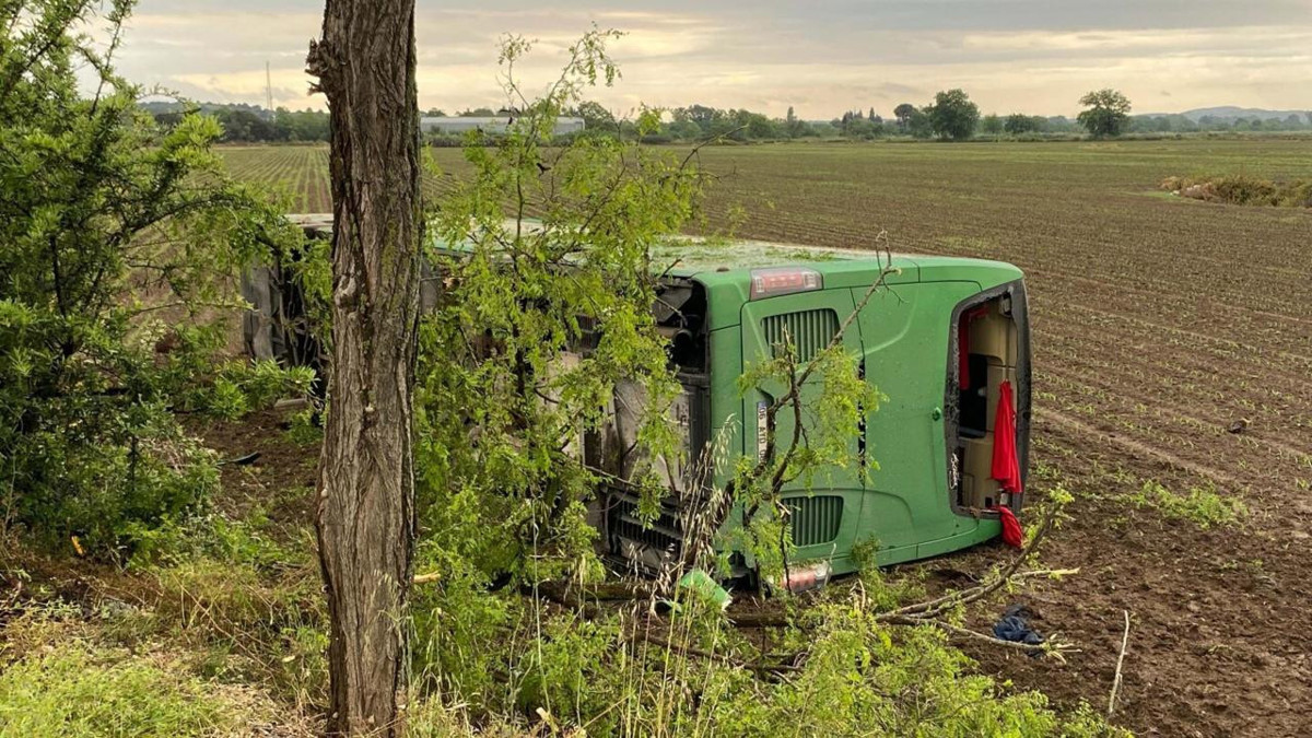 Çanakkale'de otobüs devrildi: 46 yaralı