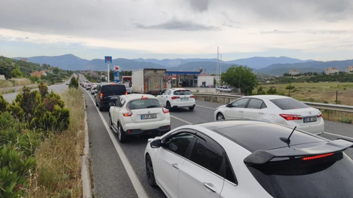 Bayram trafiği Muğla’da kilitlendi! Araç kuyruğu 22 kilometreye ulaştı