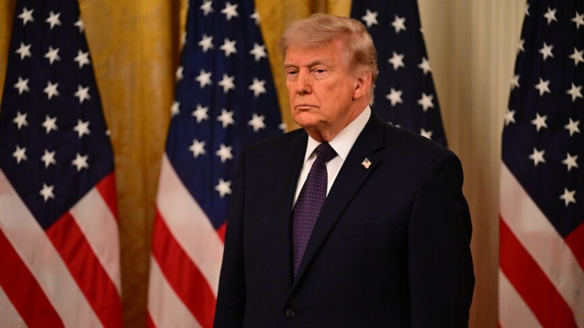 İran'a yaptırım resti: Trump kapıları kapattı