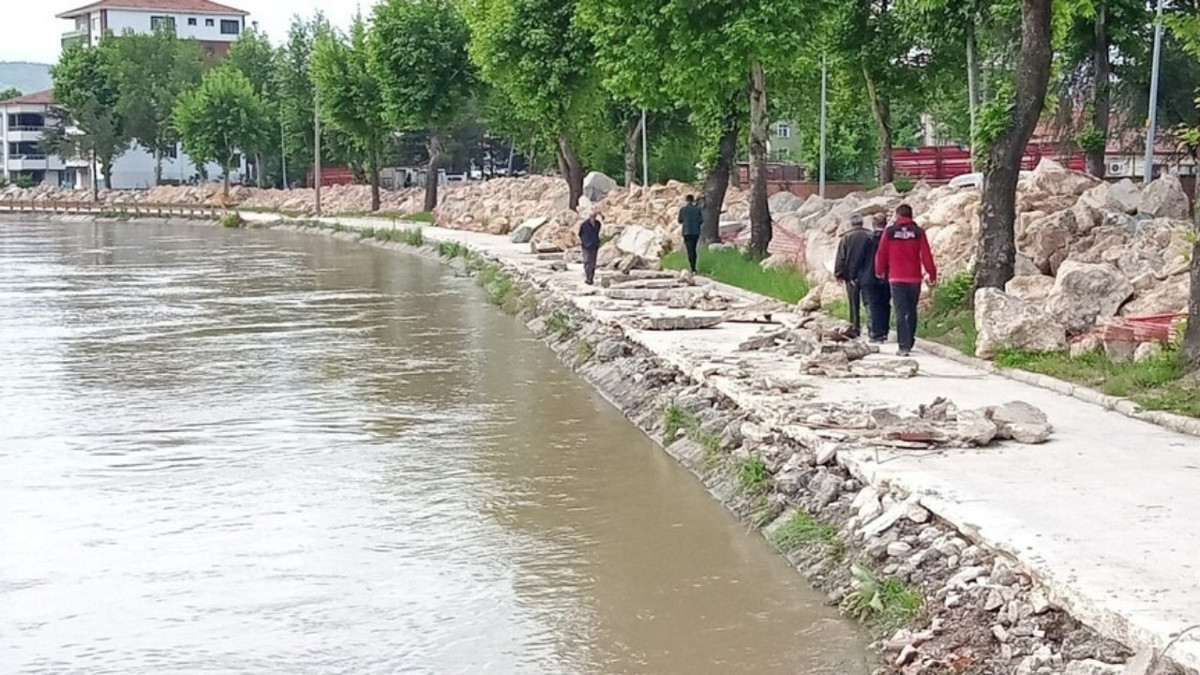 Tokat Turhal’da taşkın riski nedeniyle eğitime ara verildi