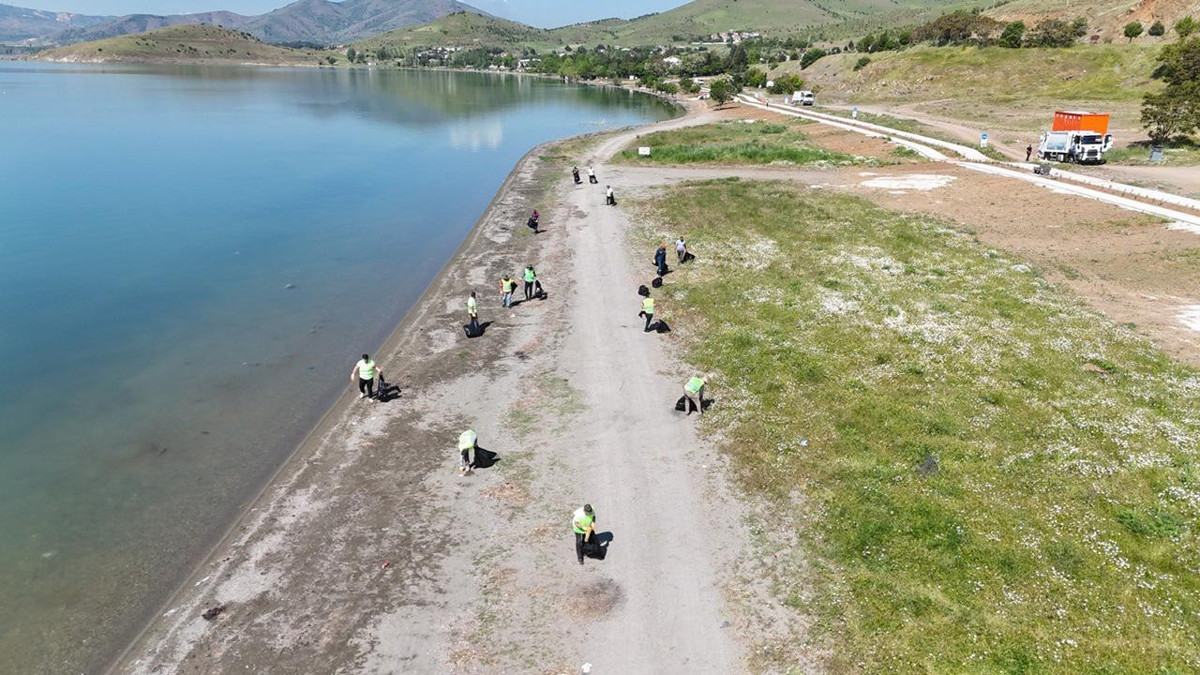 Hazar Gölü için temizlik seferberliği: 12 ton atık toplandı