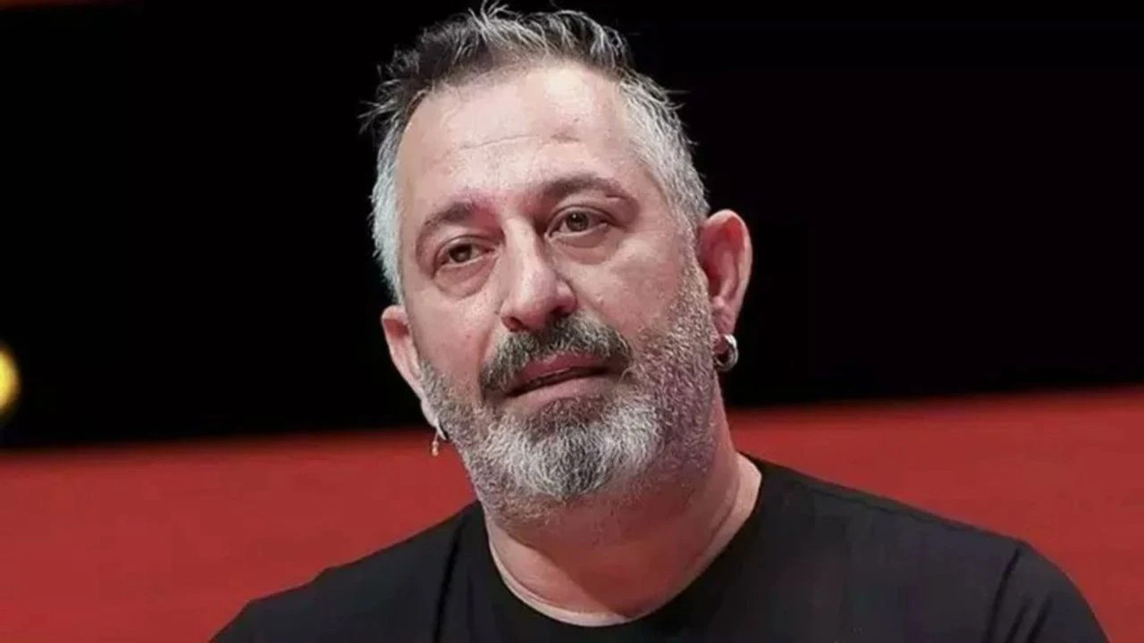 Komedyen Cem Yılmaz, rahatsızlandığı Çanakkale'de hastaneye kaldırıldı
