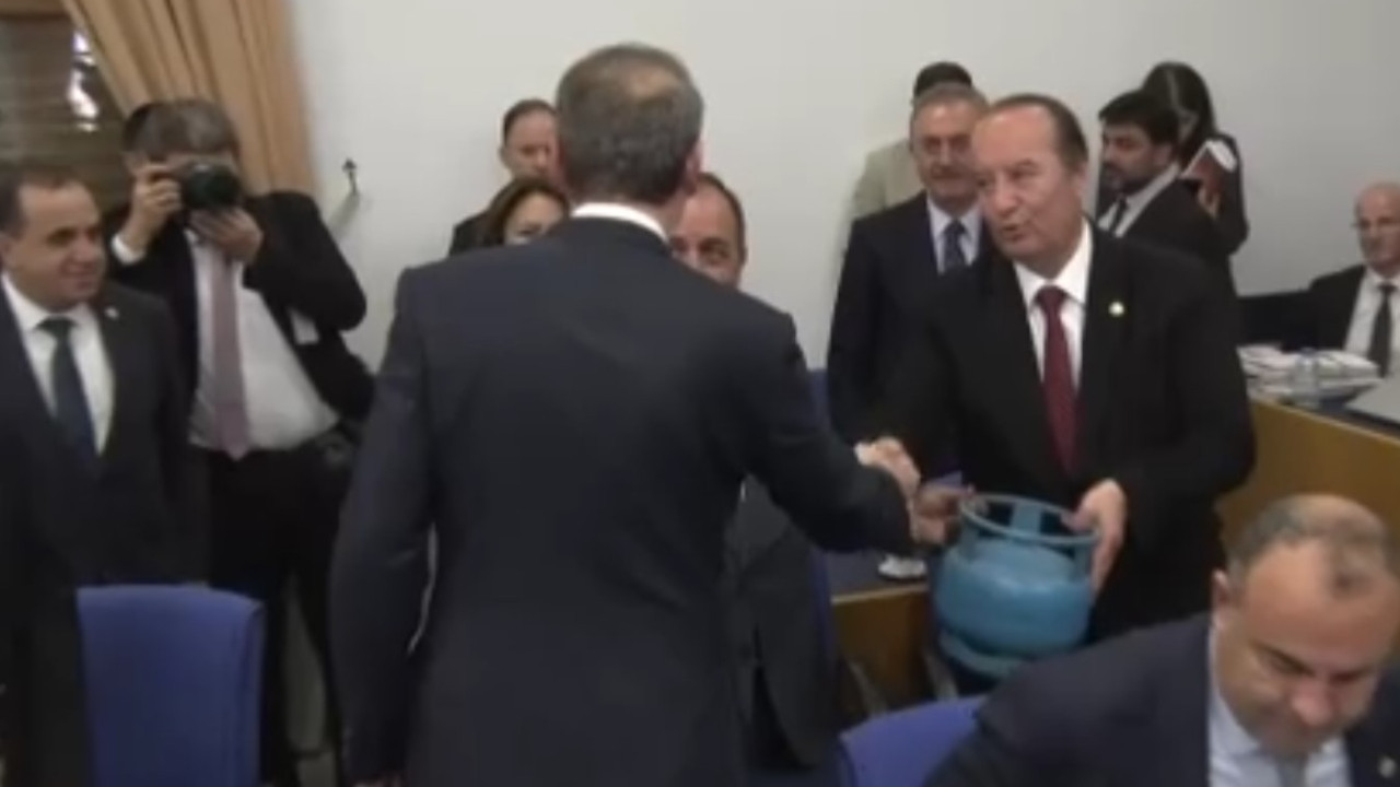 Bakan Bayraktar'dan boş tüle bütçe komisyonuna gelen CHP'li vekile olay cevap