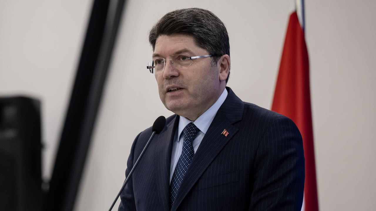 Bakan Tunç: Darbecilerin yazdırdığı Anayasa geride bırakılmalı