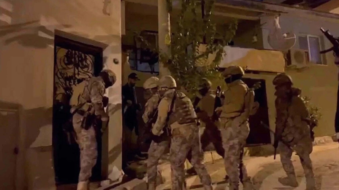 İzmir'de FETÖ operasyonu: 15 kişi gözaltına alındı