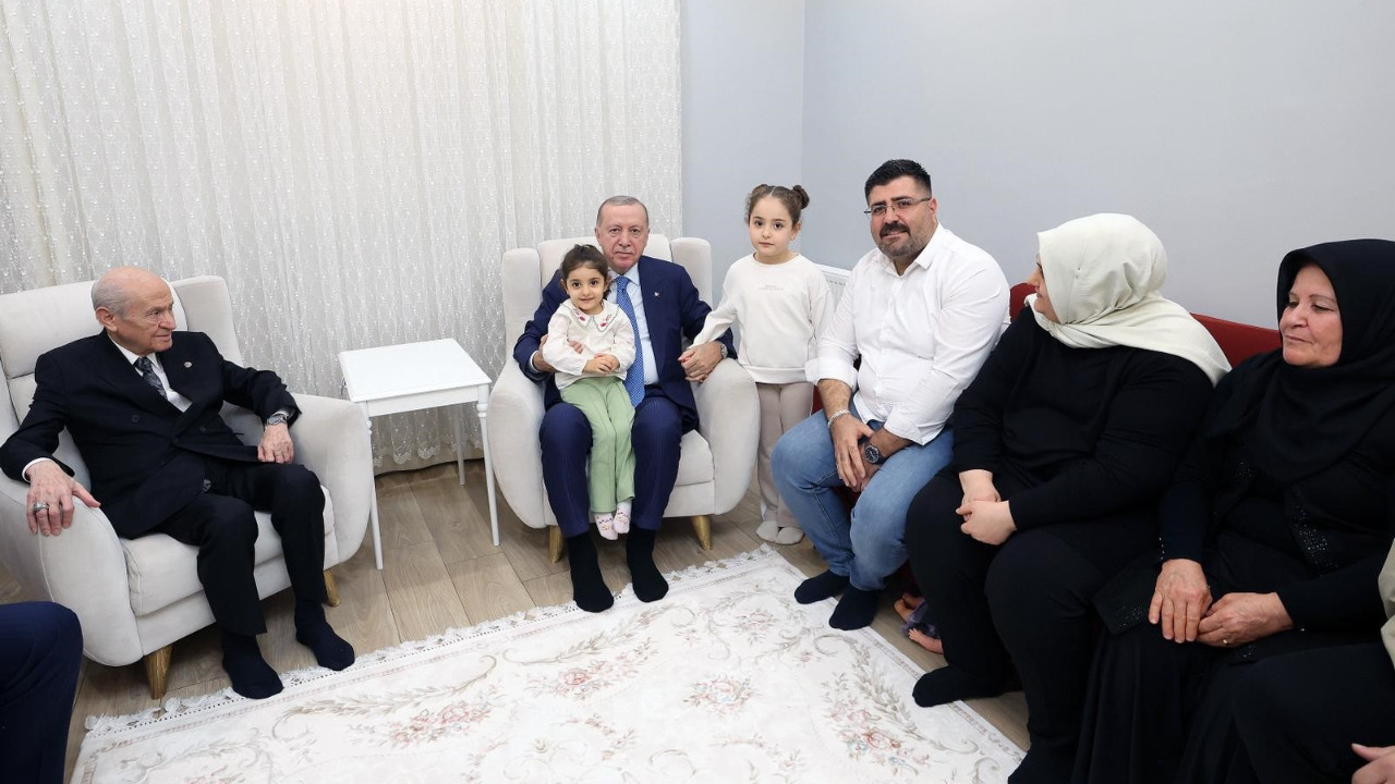 Cumhurbaşkanı Erdoğan, Hatay'da depremzede Karakuş ailesini ziyaret etti