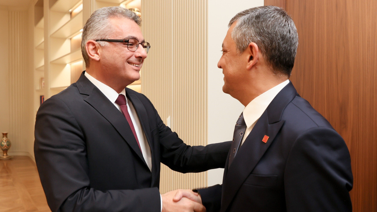 KKTC Cumhurbaşkanı Erhürman, CHP Genel Başkanı Özel'i kabul etti