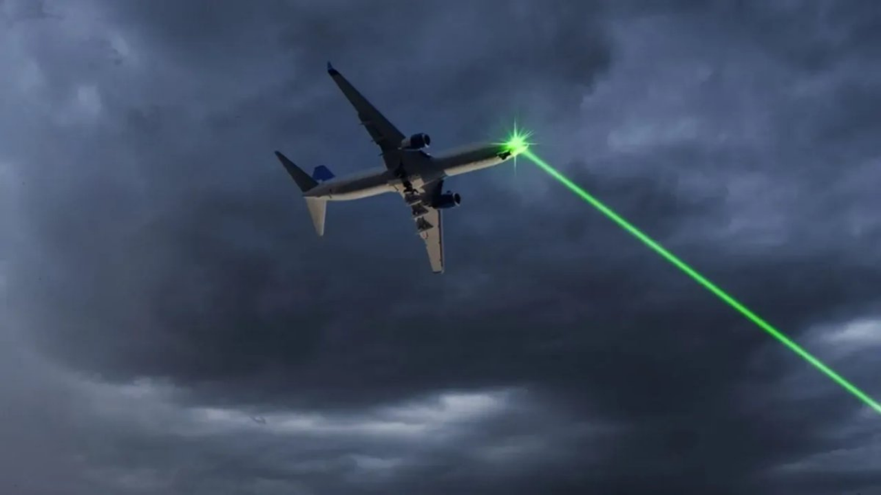 Sivil havacılıkta cezalar arttı: Sigaraya 24, lazere 164 bin lira