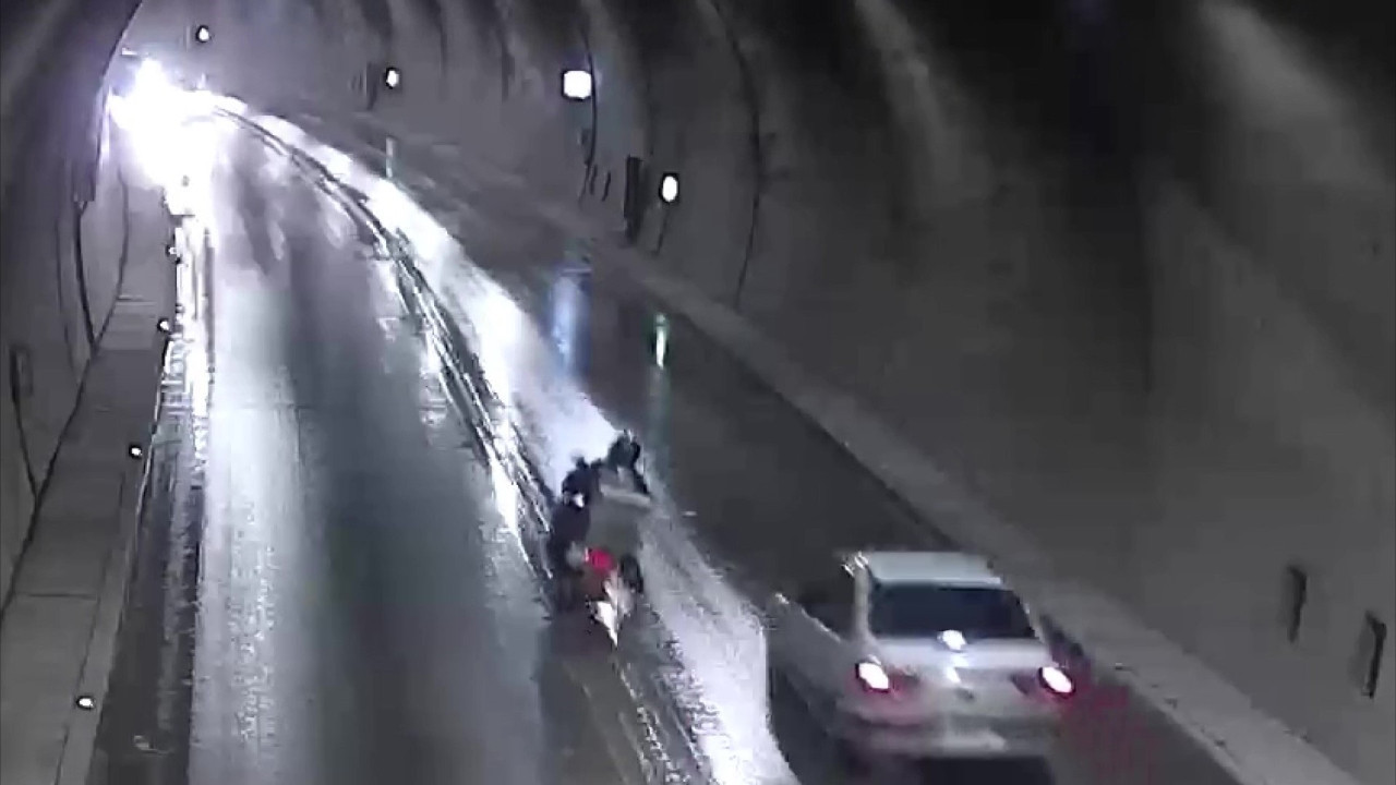 Sollamaya çalıştığı otomobilin önüne düştü, ezilmekten son anda kurtuldu