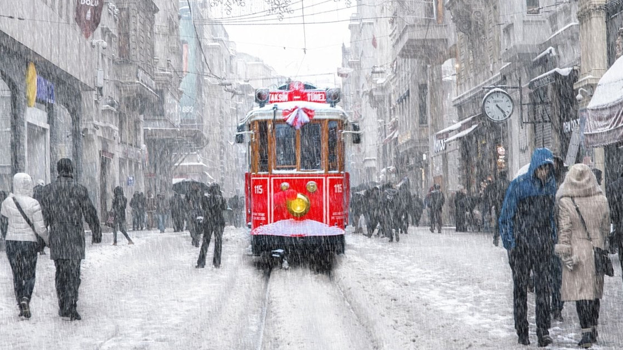 AKOM'dan İstanbul için kritik uyarı: Fırtına ve kar alarmı verildi