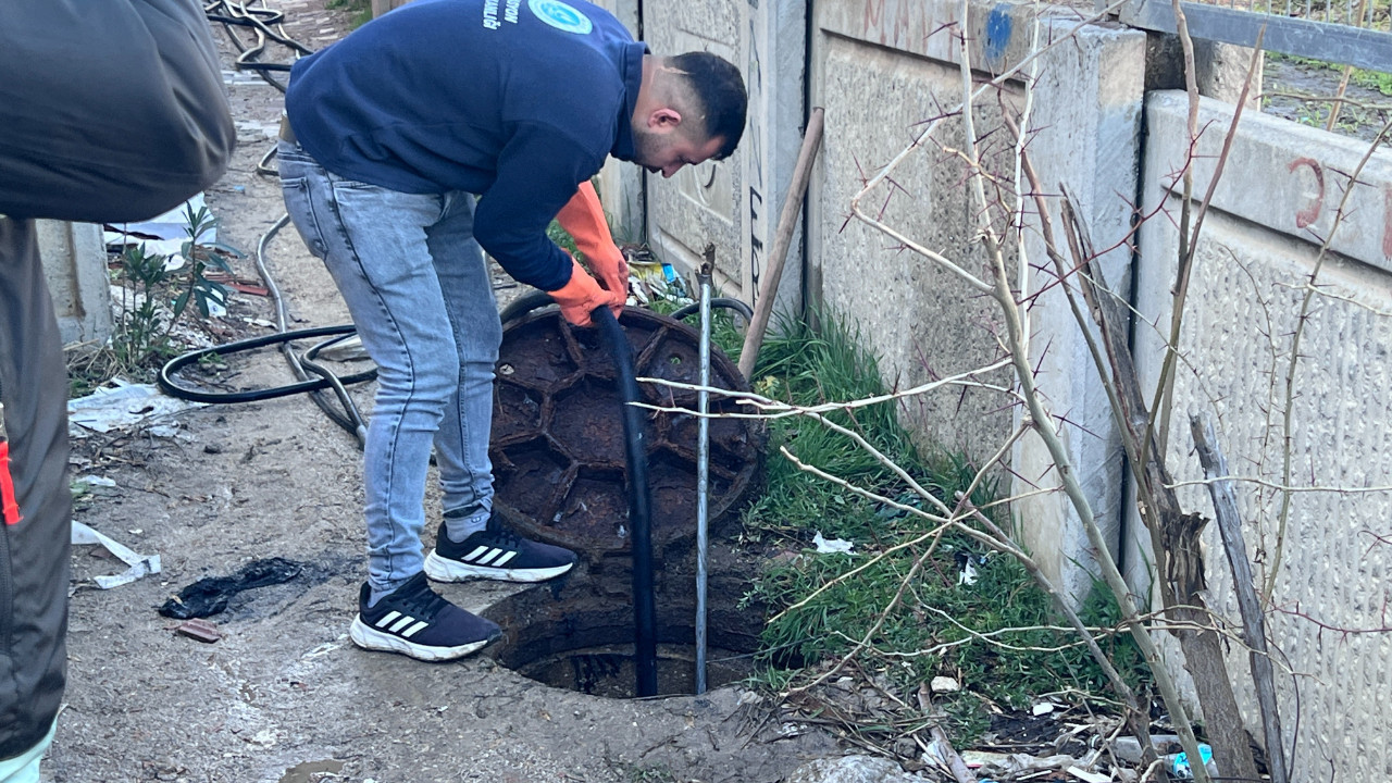 Ekipleri harekete geçiren iddia! Rögarda bebek aradılar