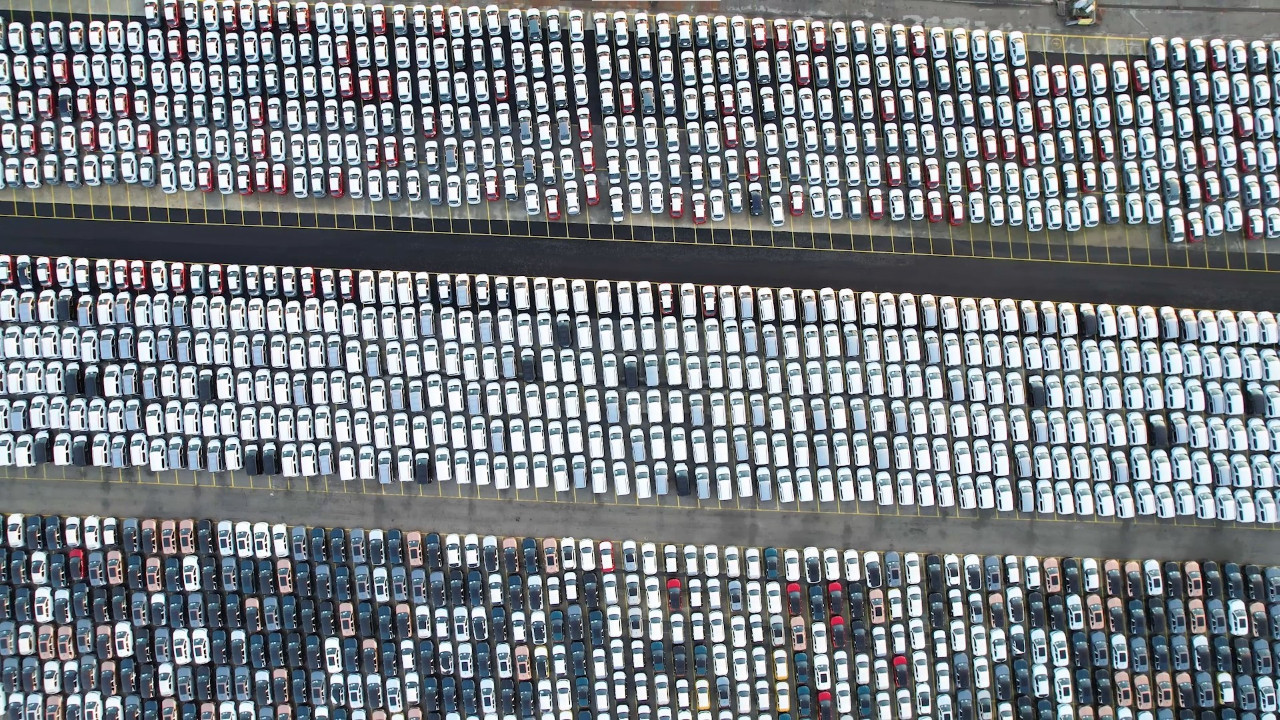 İthal otomobiller Haydarpaşa Limanı’nı doldurdu