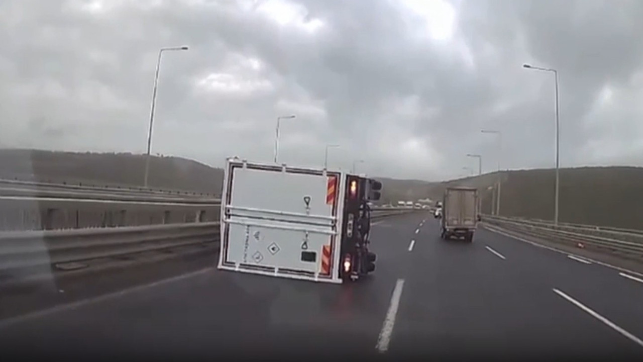 Tırların lodosla imtihanı kamerada