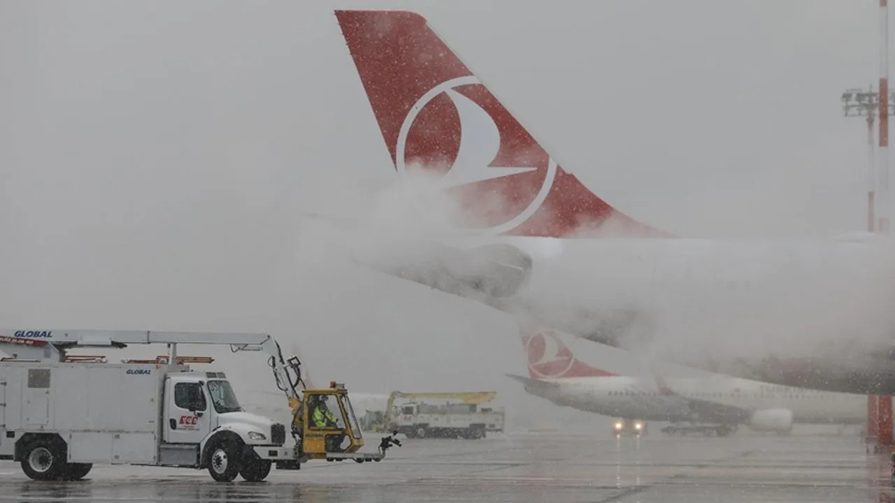 Sabiha Gökçen Havalimanı'nda kar alarmı! Uçuşlar azaltılıyor