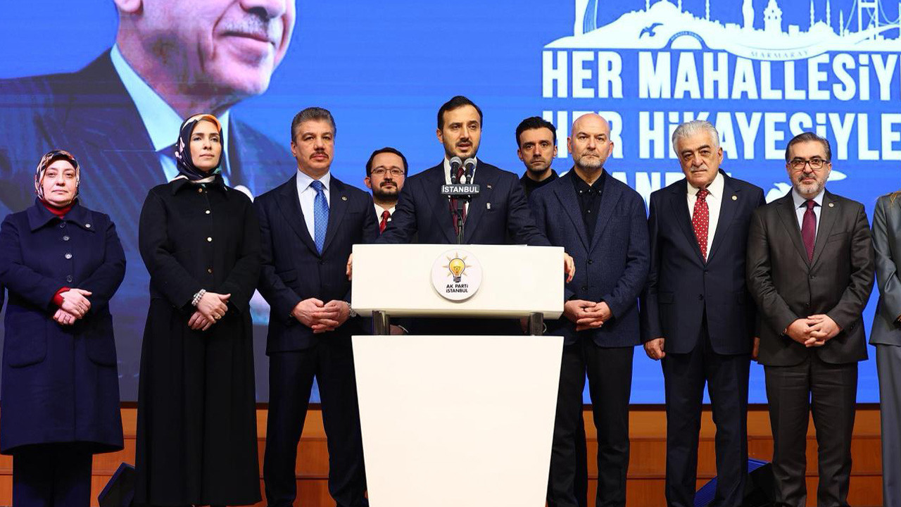 AK Parti’den sert mesaj: Billboardlar İstanbul’un 7 yıllık kayıp zamanının belgesidir