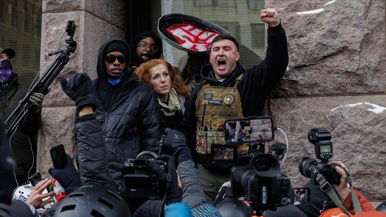 Müslüman karşıtı gösteride skandal çağrı! ABD'de Kur'an yakma provokasyonu!