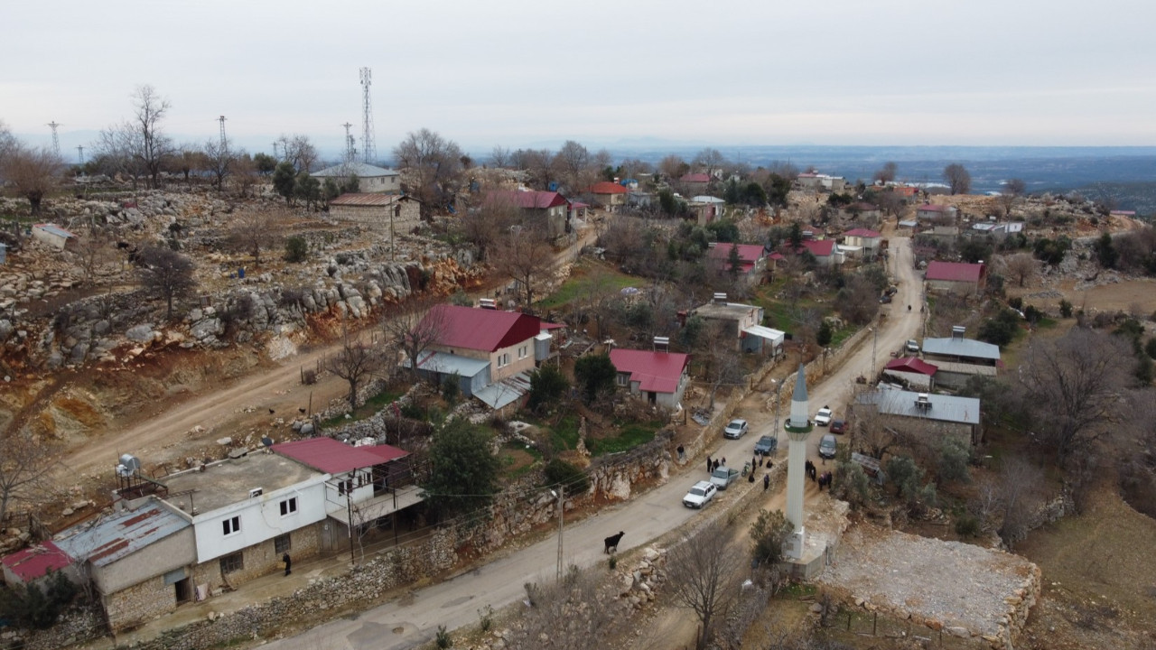 Adana'da merakla beklenen cami! Cemaat var, imam var, minare var cami yok