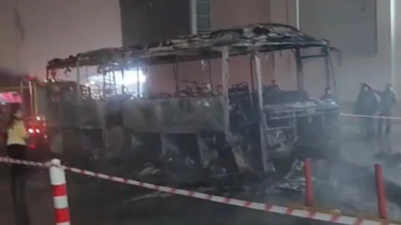 Yolcu otobüsü alev alev yandı