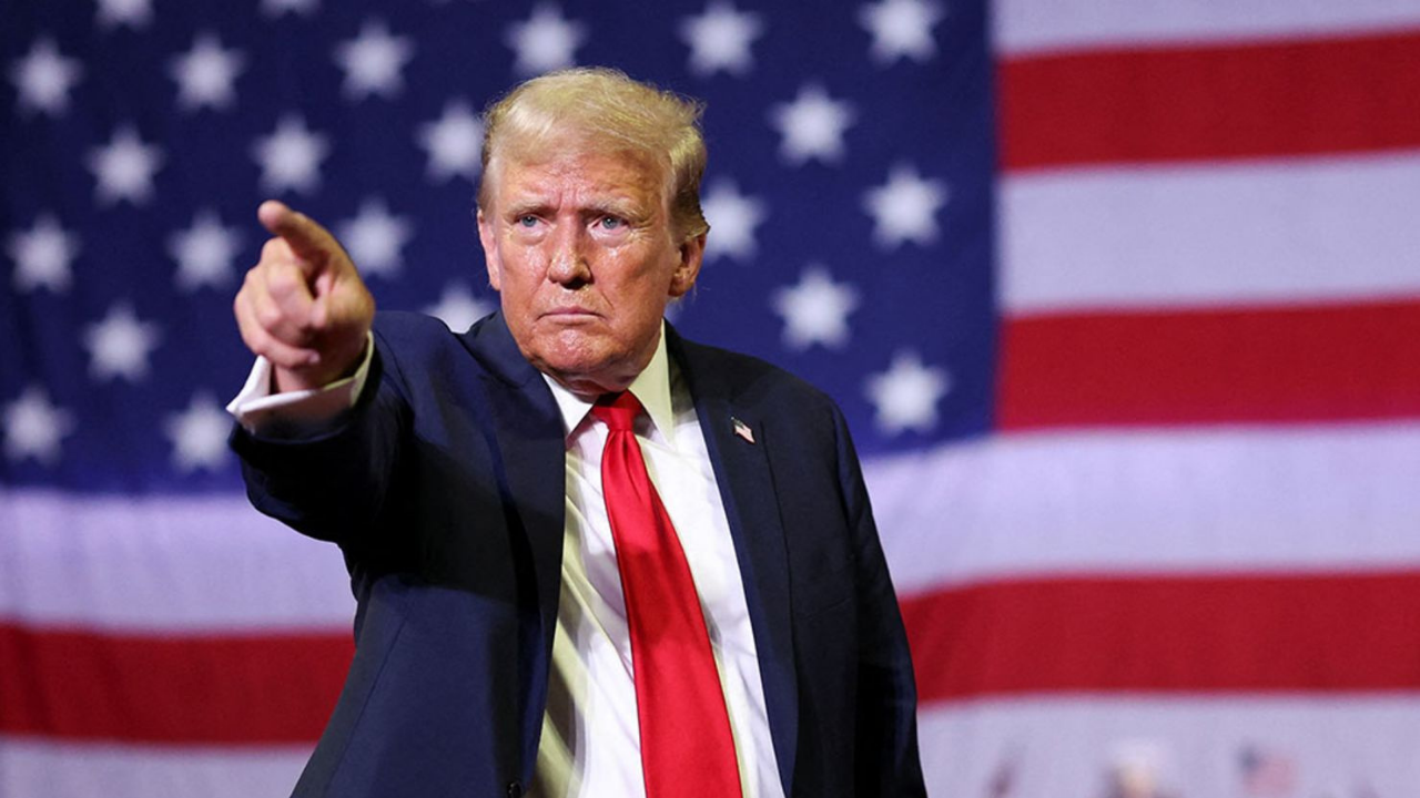 Trump'tan İran'a açık tehdit: "Dev filo yolda"