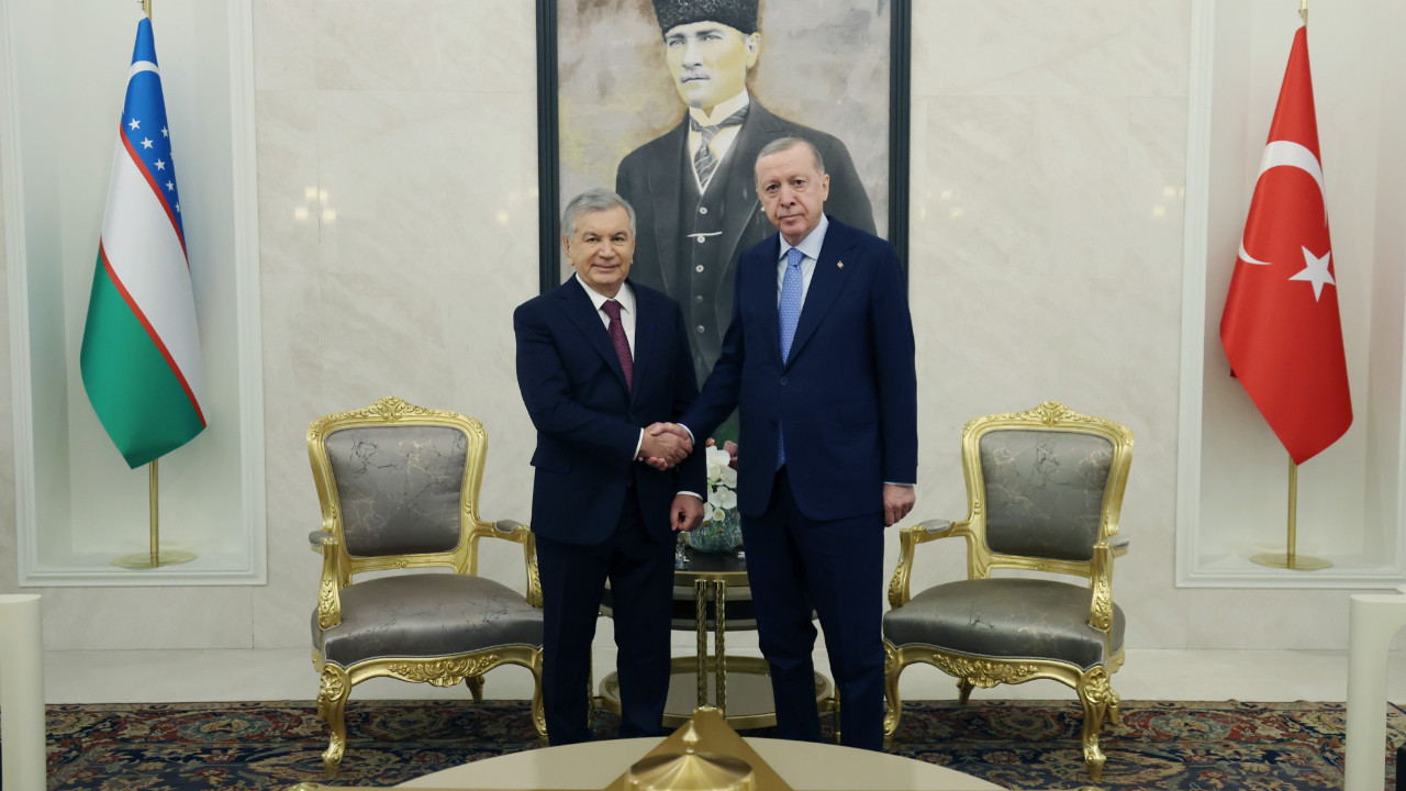 Cumhurbaşkanı Erdoğan, Özbekistan Cumhurbaşkanı Mirziyoyev’i törenle karşıladı