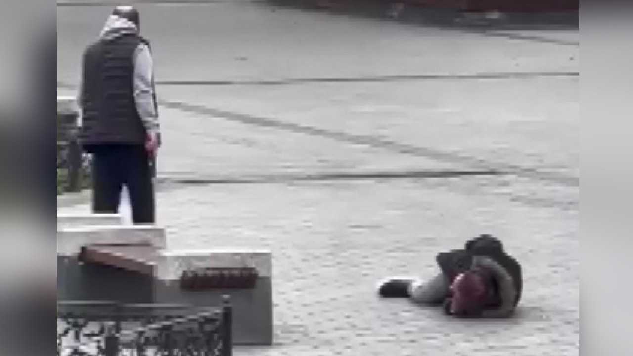 Fatih Mısır Çarşısı'nın girişinde cinayet; silahla vurduğu kişinin başında bekledi