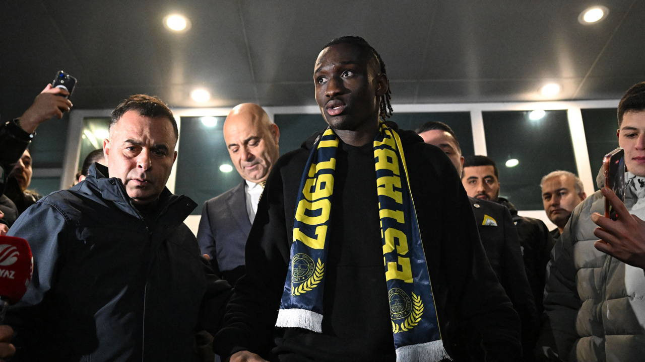 Fenerbahçe'nin yeni transferi Sidiki Cherif, İstanbul'da