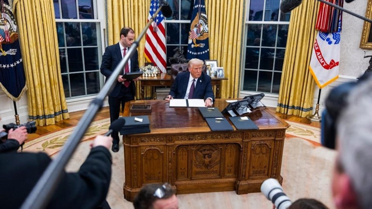 Donald Trump'ı kızdıran Epstein soruları! Gazetecileri Oval Ofis'ten çıkardı