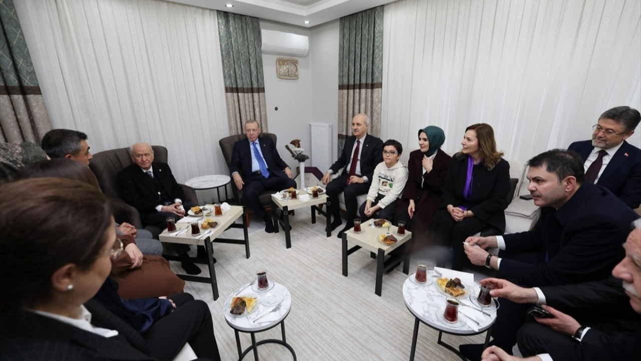 Cumhurbaşkanı Erdoğan ve Bahçeli'den depremzede aileye ziyaret