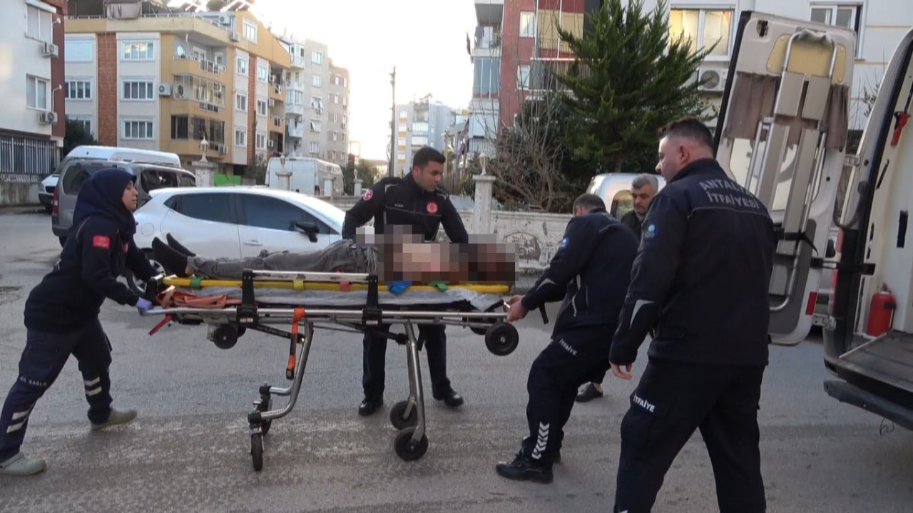 Antalya’da uyuduğu sırada evi alev aldı, müdahale ederken yaralandı