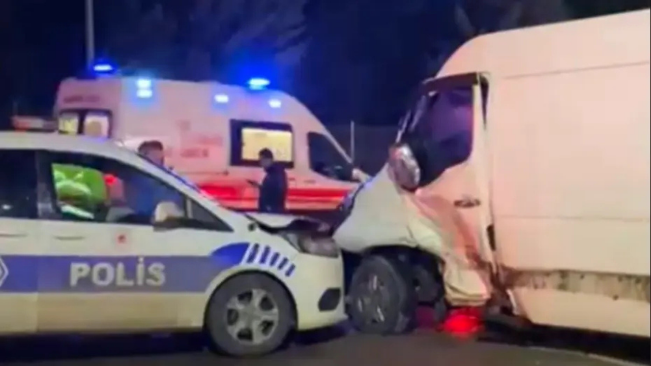 Devriyedeki polis ekibi kaza yaptı: 3 yaralı