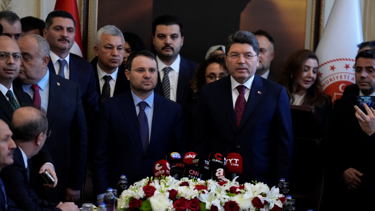 Adalet Bakanlığında devir teslim töreni! Yeni Bakan Akın Gürlek'in ilk açıklamaları