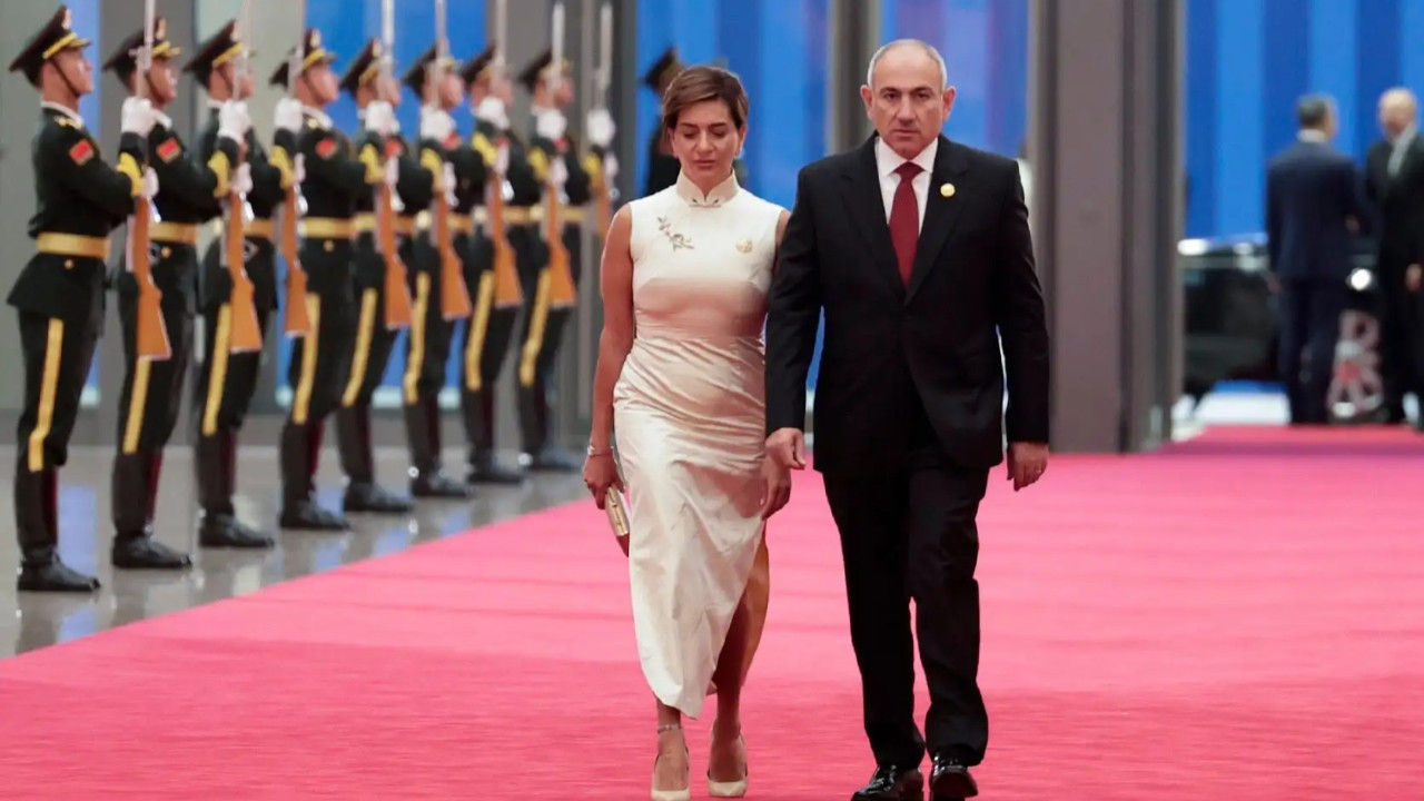 Ermenistan Başbakanı Nikol Paşinyan’ın partneri Anna Hakobyan, Başbakan ile olan "birlikteliklerinin" tamama erdiğini duyurdu