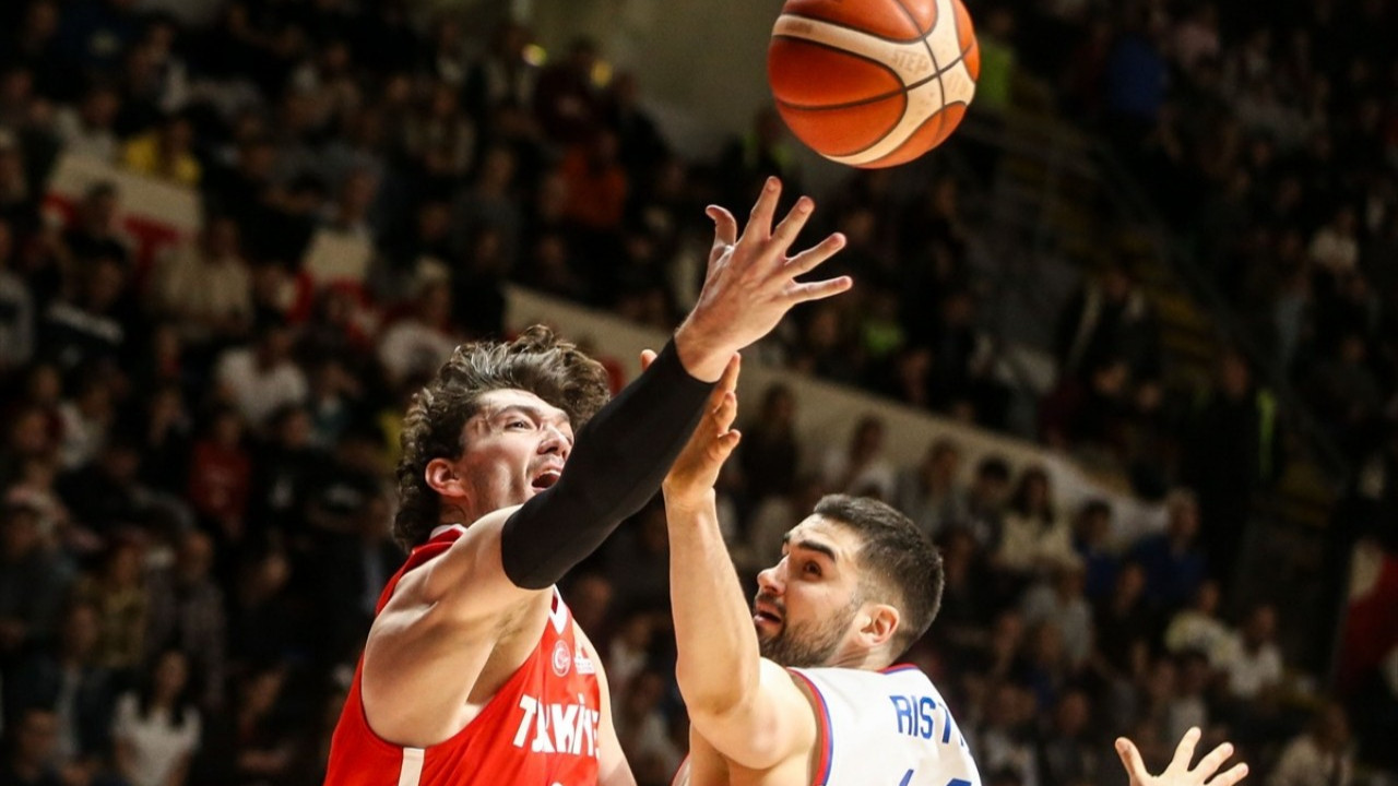 12 Dev Adam Sırbistan'ı deplasmanda 82-78 mağlup etti