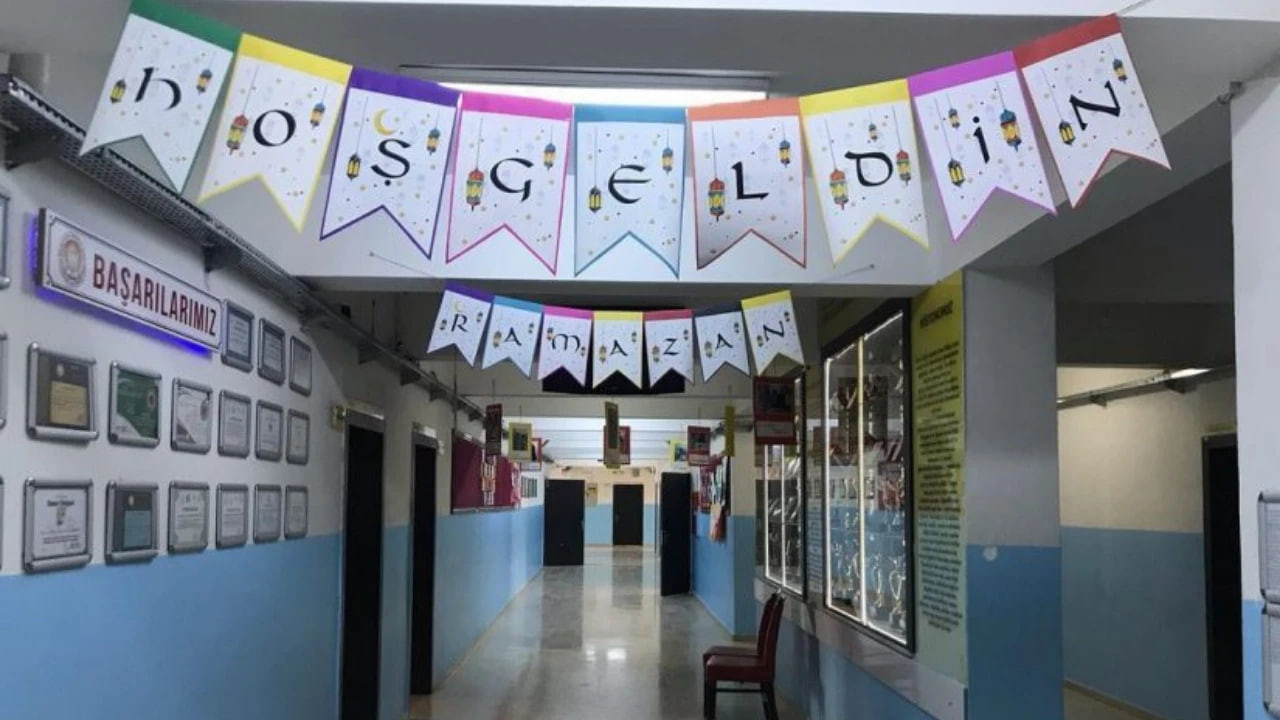 "Laikliği birlikte savunuyoruz" bildirisini imzalayan 168 kişi hakkında soruşturma