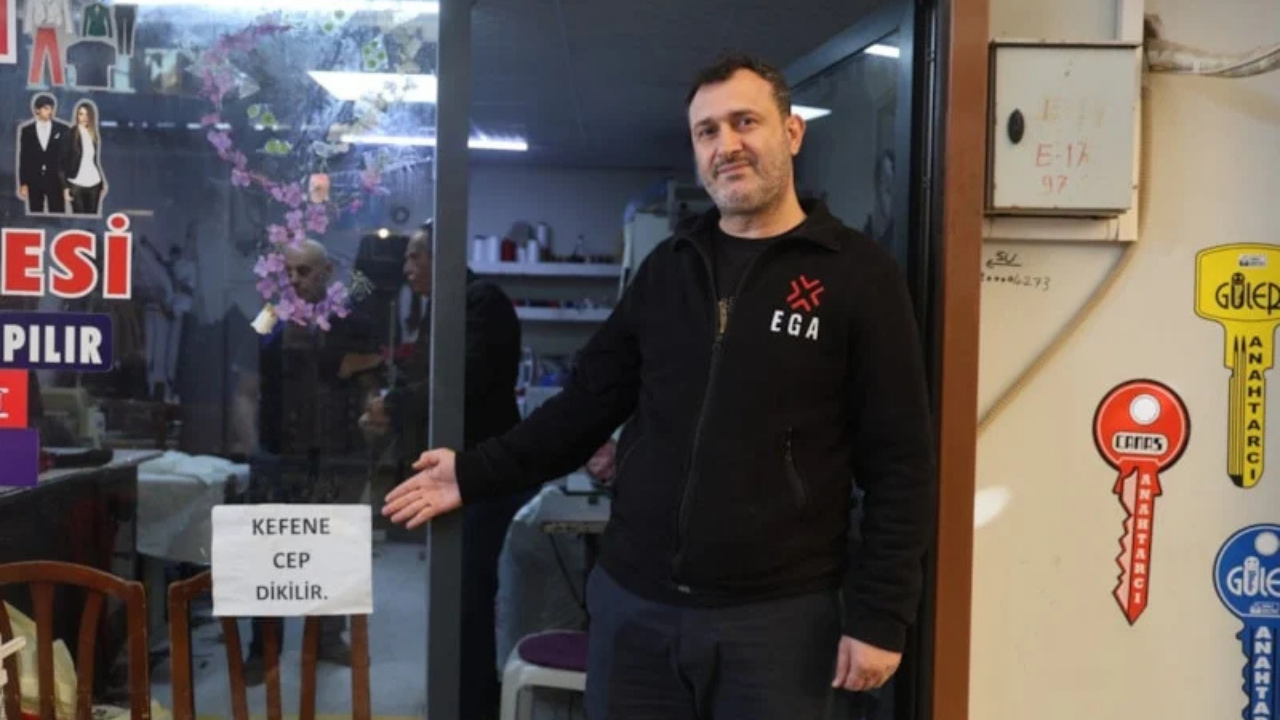 Pazarlıktan ve cimrilikten bıktı, dükkan camına astı: "Kefene cep dikilir"