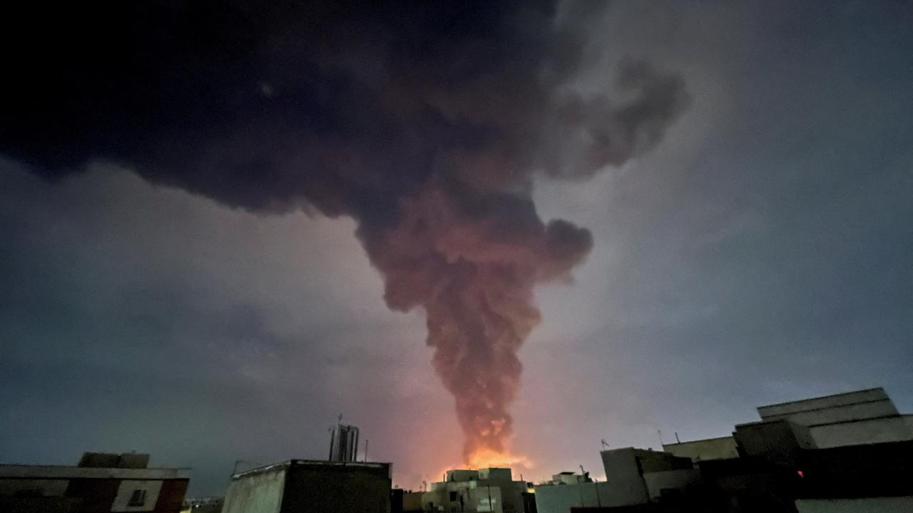 Tahran’da peş peşe patlamalar: Petrol depoları hedef alındı