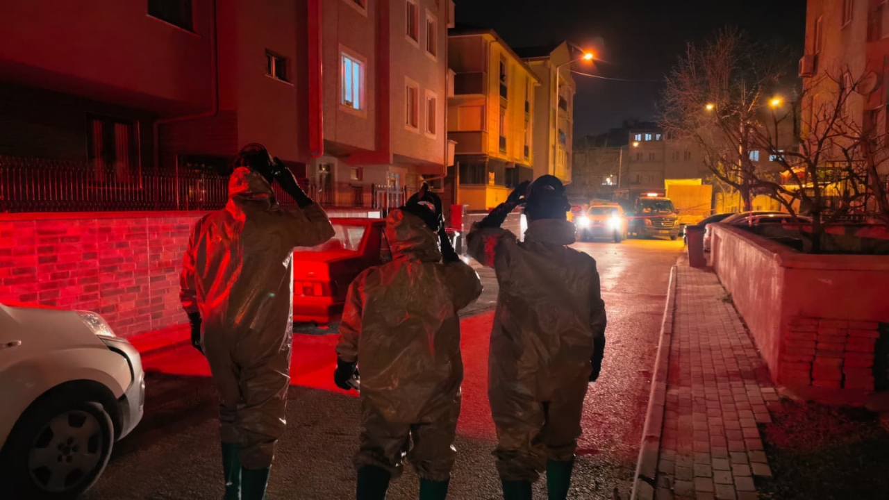 Gaz kaçağını çakmakla kontrol etti