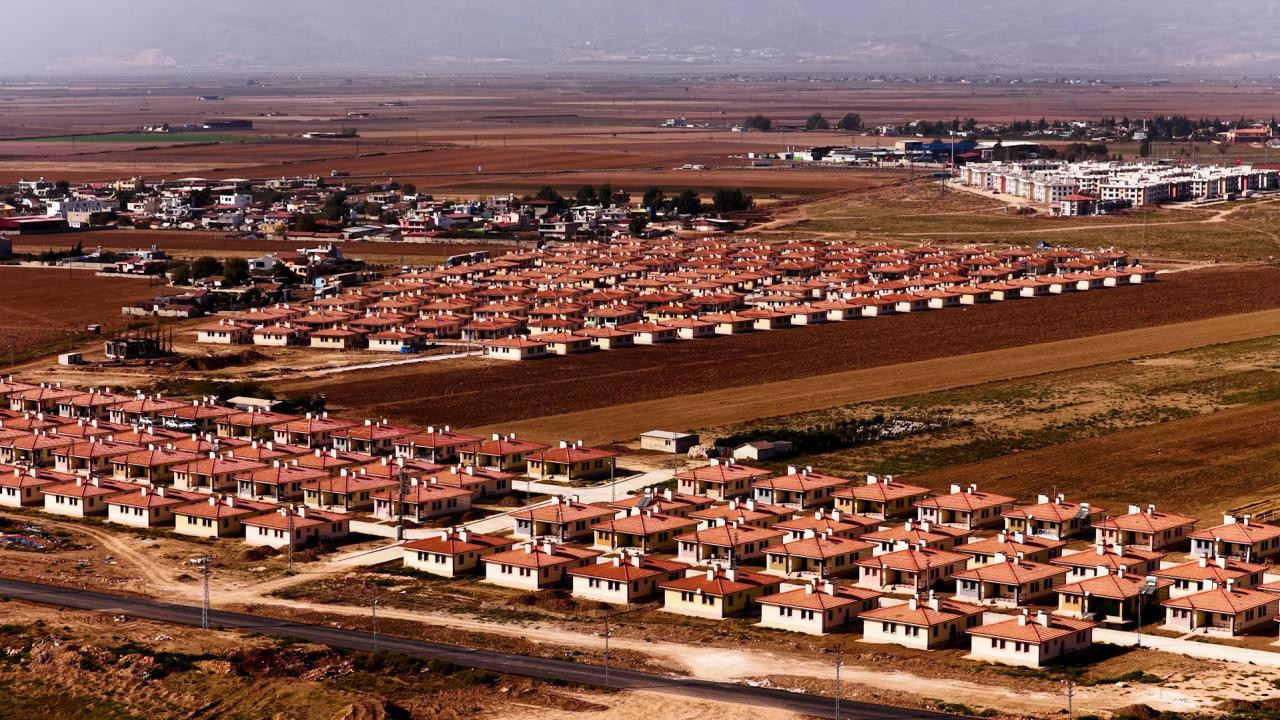 Bakan Kurum, Hatay'daki Türkiye'nin ilk kırsal uydu kendini paylaştı