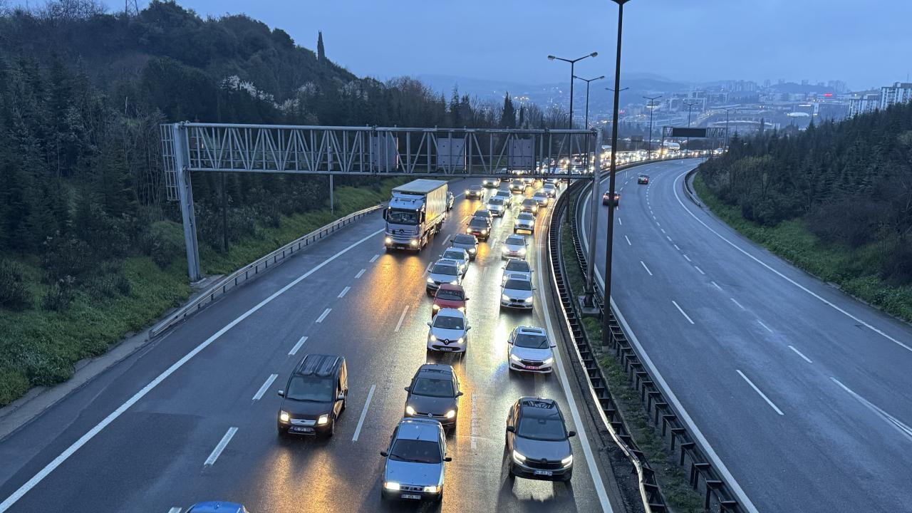 Yollarda bayram tatilinden dönüş yoğunluğu başladı